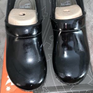 Dansko black patent leather Pro XP clogs Size 40